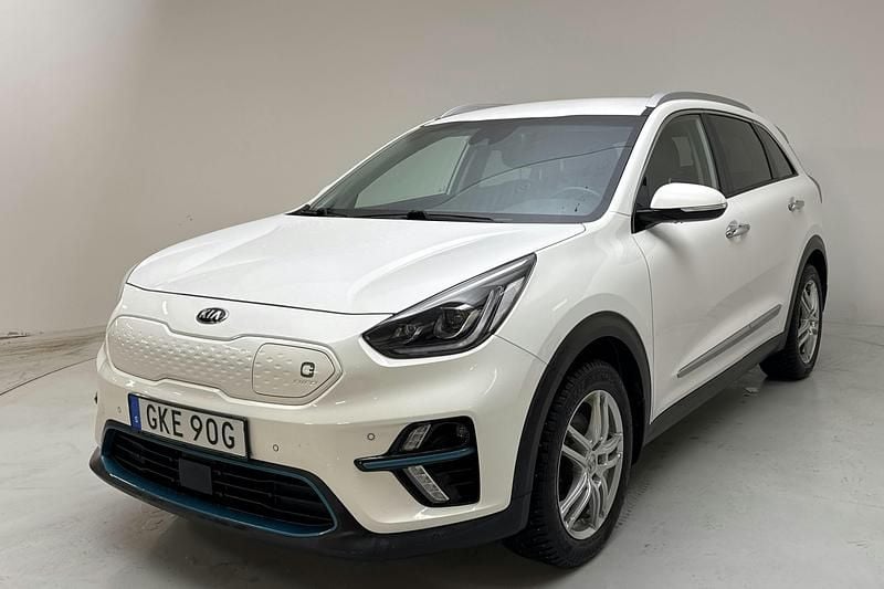 Vit Begagnad 2020 Kia e-Niro Advance SUV | 209 000 kr (Superpris) - Bild 1/4