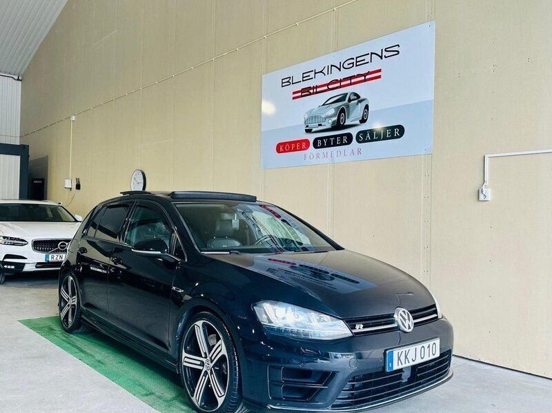 Svart Begagnad 2014 VW Golf VII R Halvkombi | 199 900 kr (Lite dyr) - Bild 1/4