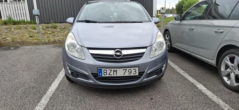 Grå Begagnad 2007 Opel Corsa Halvkombi | 11 500 kr (Bra pris) - Bild 1/4