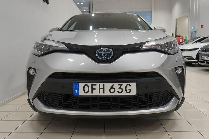 Begagnad Toyota C-HR Executive 184 HK (135 kW) 2022 Silver SUV