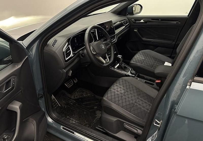 Begagnad VW T-Roc R-line 150 HK (110 kW) 2024 Petroleum blue metallic SUV