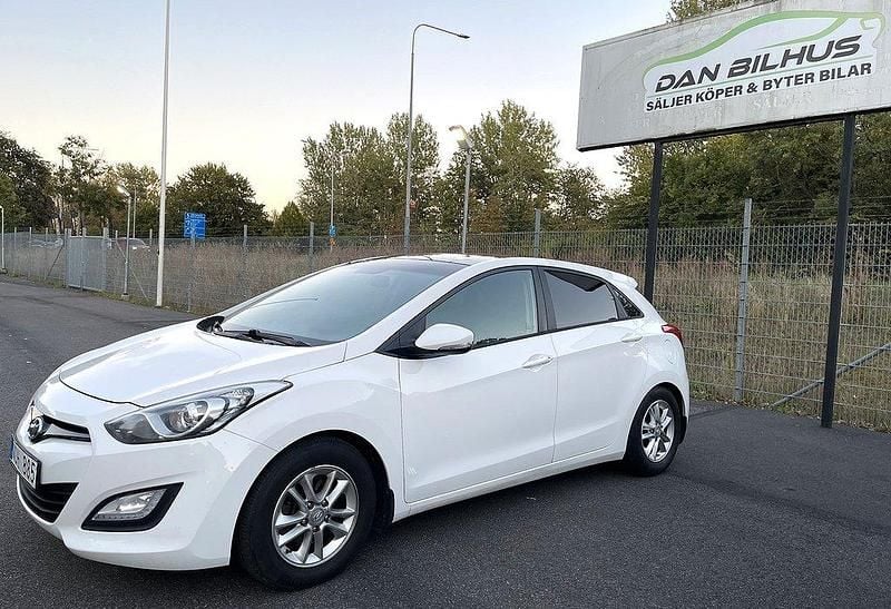 Vit Begagnad 2013 Hyundai i30 Sport Halvkombi | 74 900 kr (Dyr) - Bild 1/4