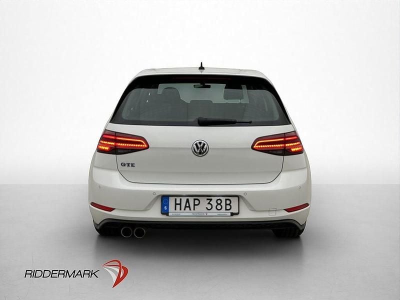 Begagnad VW Golf VIII GTE 204 HK (150 kW) 2020 Vit Halvkombi