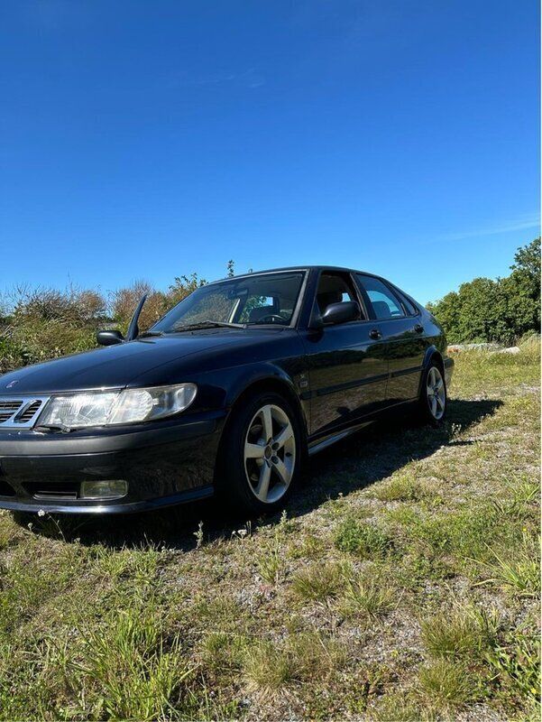 Blå Begagnad 2001 Saab 9-3 Halvkombi | 8 000 kr (Bra pris) - Bild 1/4
