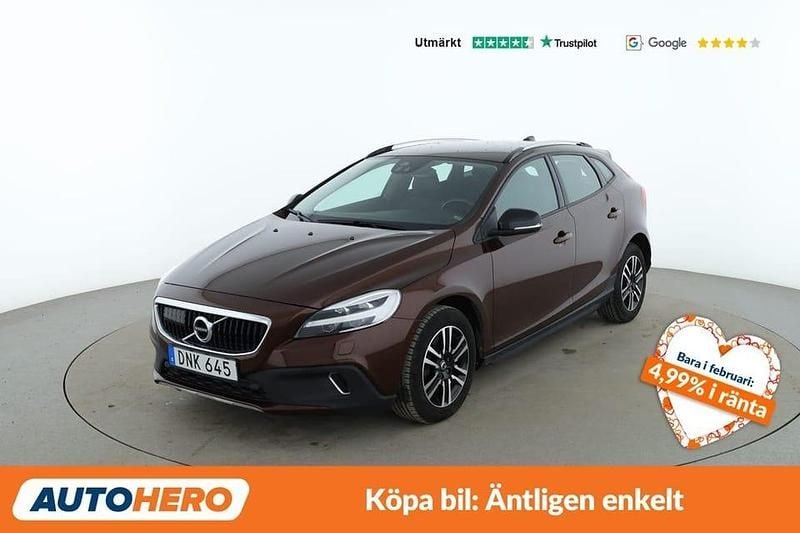Begagnad Volvo V40 CC Momentum 151 HK (111 kW) 2018 Brun Kombi