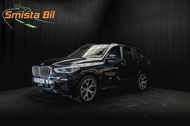 Svart Begagnad 2020 BMW X5 M Sport SUV | 538 900 kr (Marknadspris) - Bild 1/3