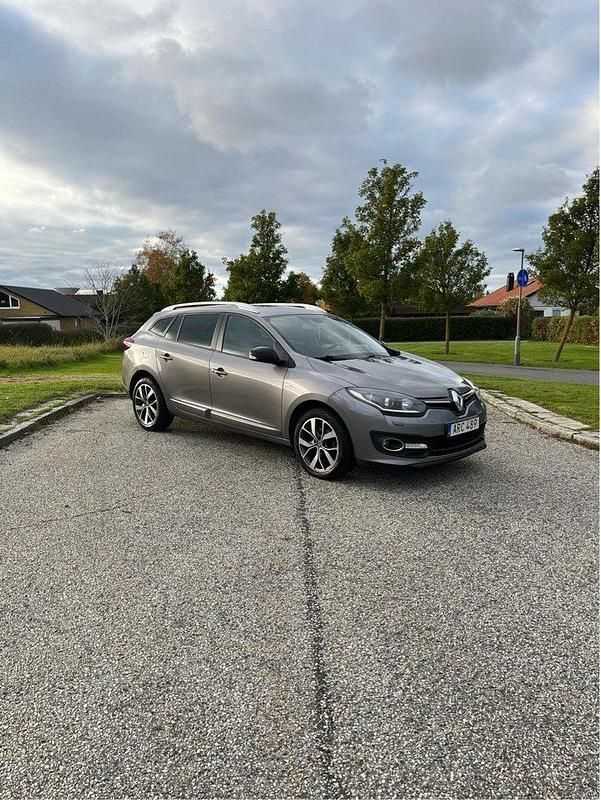 Grå Begagnad 2015 Renault Mégane GrandTour LIMITED Kombi | 59 000 kr (Marknadspris) - Bild 1/4