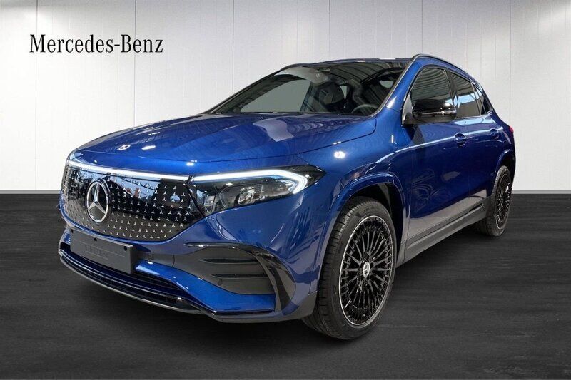 Blå (blue) Ny 2025 Mercedes EQA250+ AMG SUV | 602 500 kr (Lite dyr) - Bild 1/4