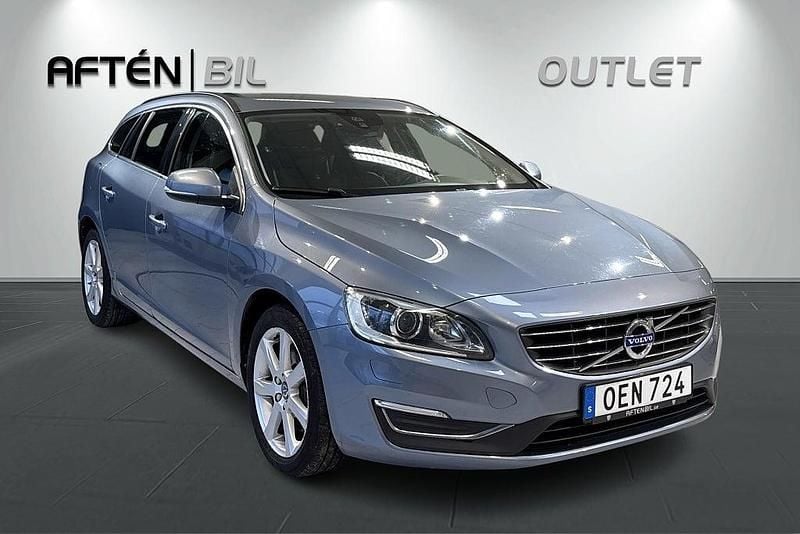 Begagnad Volvo V60 Momentum 190 HK (139 kW) 2016 Ljusblå Kombi