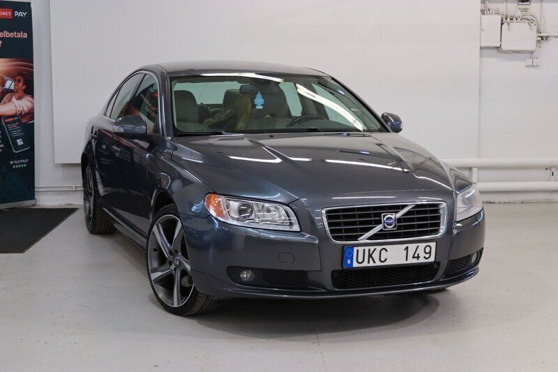 Grå Begagnad 2007 Volvo S80 Summum Sedan | 84 900 kr (Marknadspris) - Bild 1/4