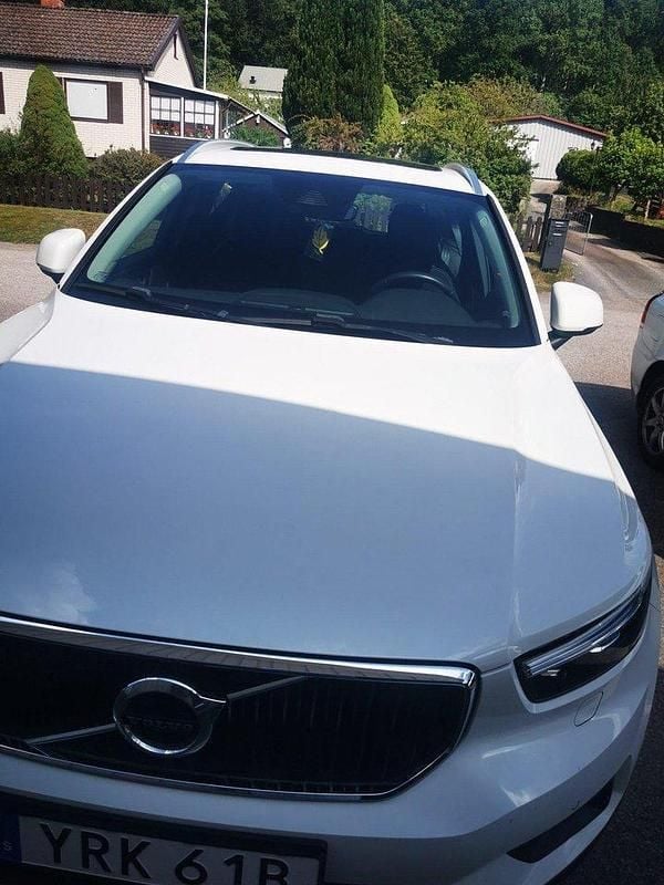 Vit Begagnad 2020 Volvo XC40 SUV | 310 000 kr (Marknadspris) - Bild 1/4
