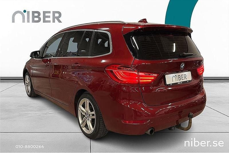 Begagnad BMW 218 Gran Tourer Advantage 136 HK (100 kW) 2015 Röd Minibuss