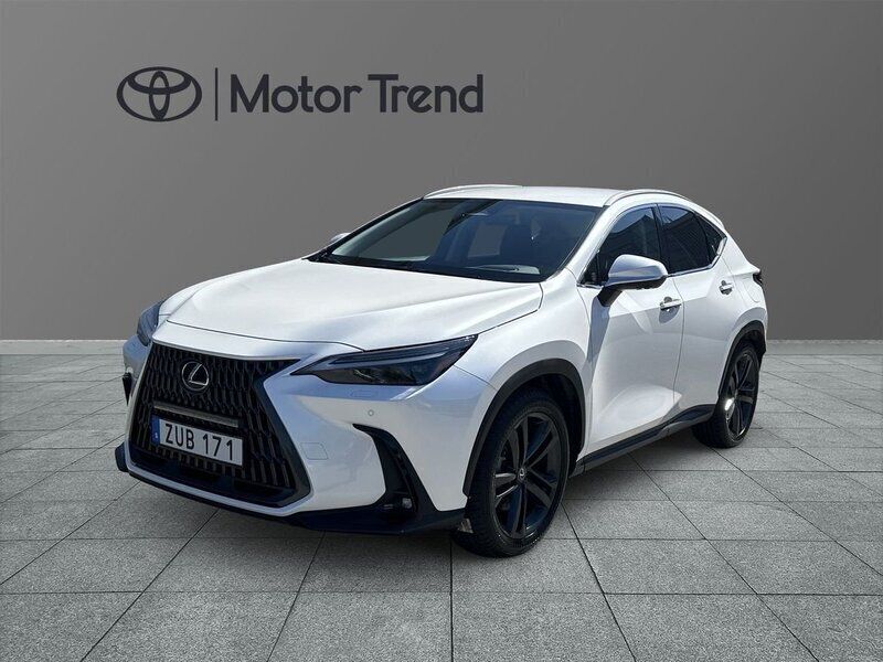 Vit Begagnad 2025 Lexus NX450h+ Executive Line SUV | 639 900 kr (Marknadspris) - Bild 1/4