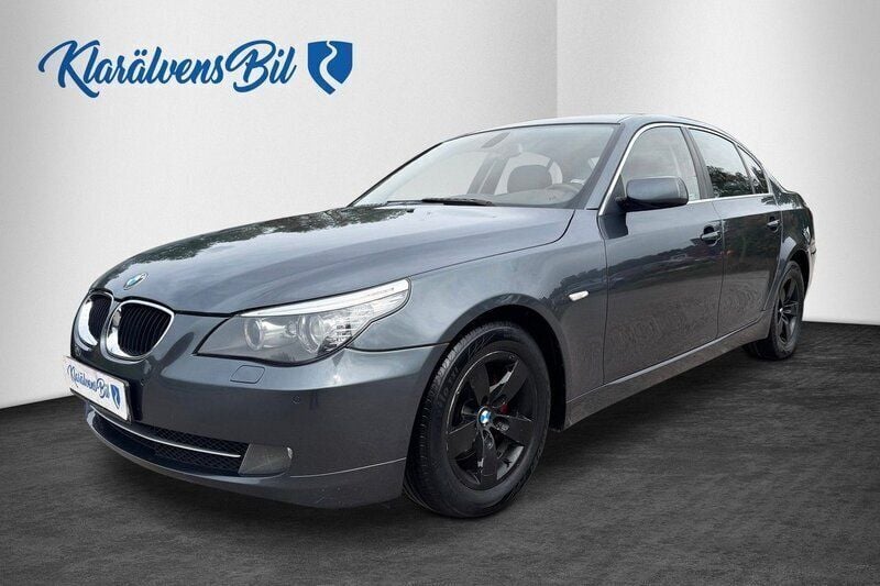 Grå Begagnad 2009 BMW 520 Sedan | 74 900 kr (Bra pris) - Bild 1/4