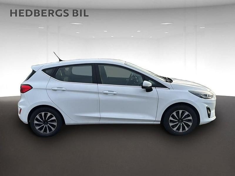 Begagnad Ford Fiesta Titanium 125 HK (91 kW) 2022 Vit Halvkombi