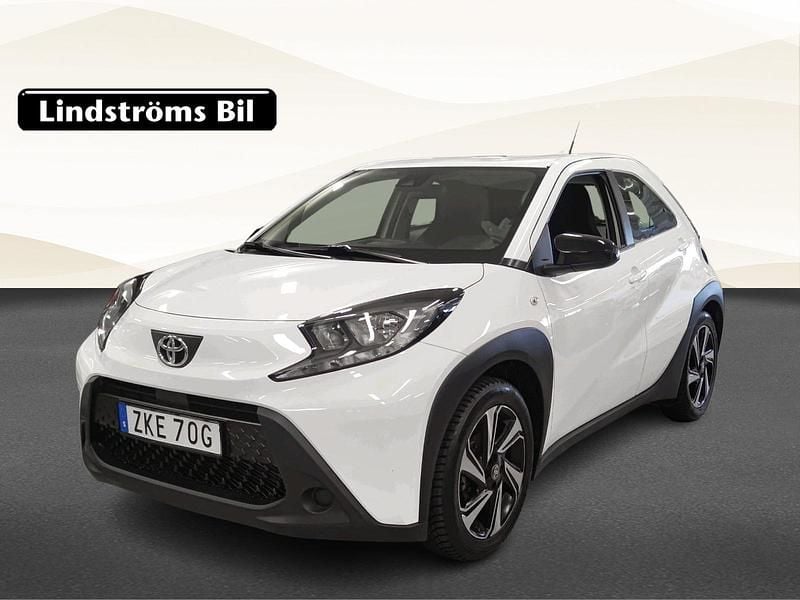 Vit Begagnad 2022 Toyota Aygo X SUV | 159 000 kr (Marknadspris) - Bild 1/3