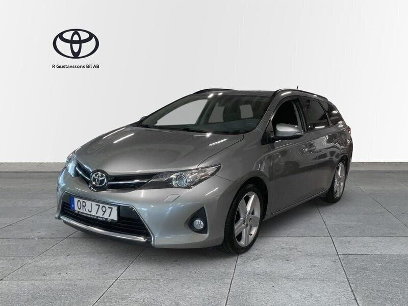 Ljusgrå (grå) Begagnad 2014 Toyota Auris Touring Sports Kombi | 89 900 kr (Marknadspris) - Bild 1/4