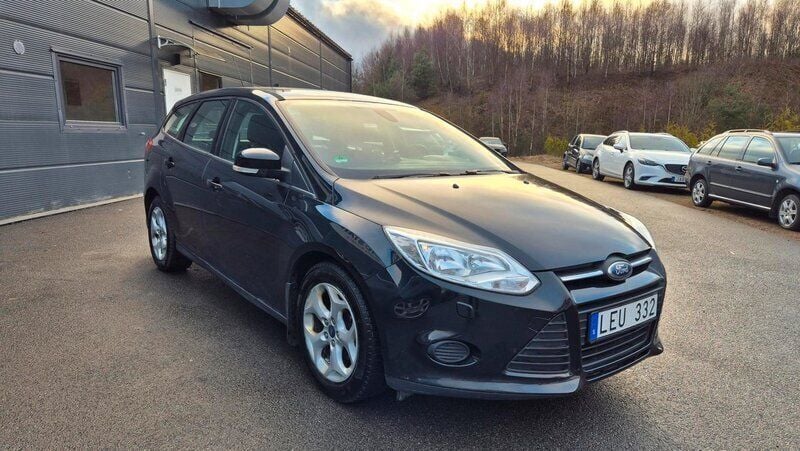 Svart Begagnad 2013 Ford Focus Kombi | 69 900 kr (Marknadspris) - Bild 1/4
