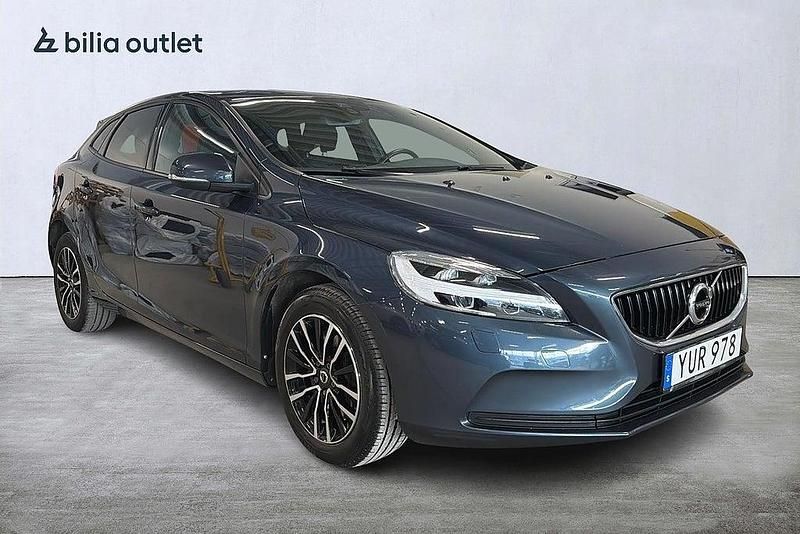 Begagnad Volvo V40 Momentum 152 HK (111 kW) 2017 Blå Halvkombi