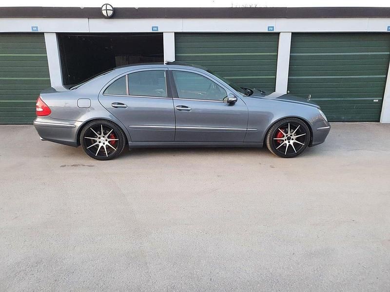 Grå Begagnad 2006 Mercedes E280 Sedan | 42 000 kr (Bra pris) - Bild 1/4