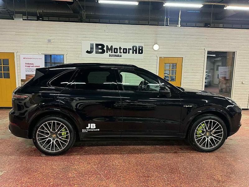 Svart Begagnad 2019 Porsche Cayenne SUV | 549 900 kr (Marknadspris) - Bild 1/4
