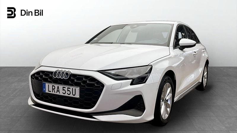 Vit Begagnad 2024 Audi A3 Sportback Proline Halvkombi | 309 000 kr (Marknadspris) - Bild 1/4