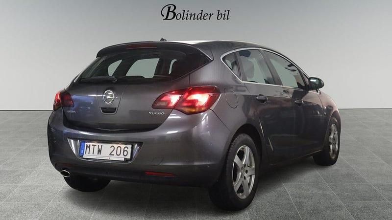 Begagnad Opel Astra Enjoy 140 HK (102 kW) 2011 Grå Halvkombi