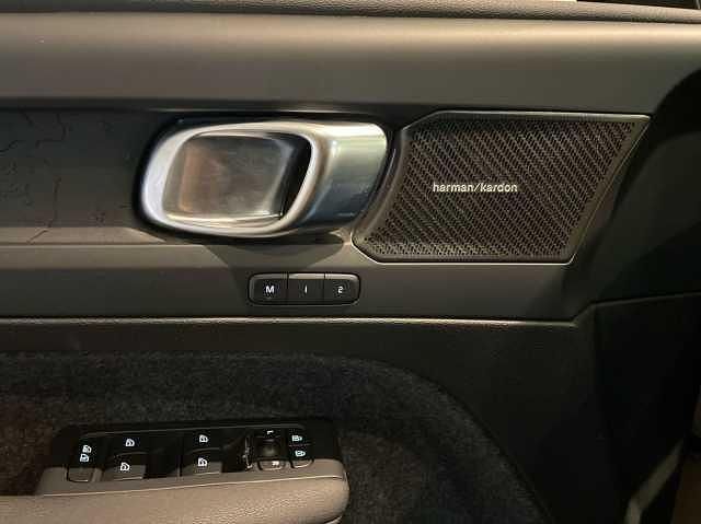 Begagnad Volvo EX40 Performance 328 kW (447 HK) 2024 Brun SUV