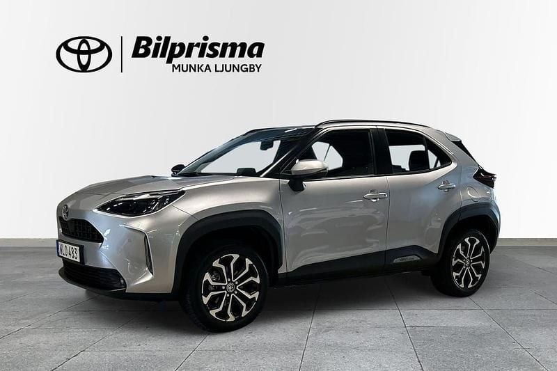 Silver Begagnad 2023 Toyota Yaris Cross Active SUV | 289 900 kr (Marknadspris) - Bild 1/4