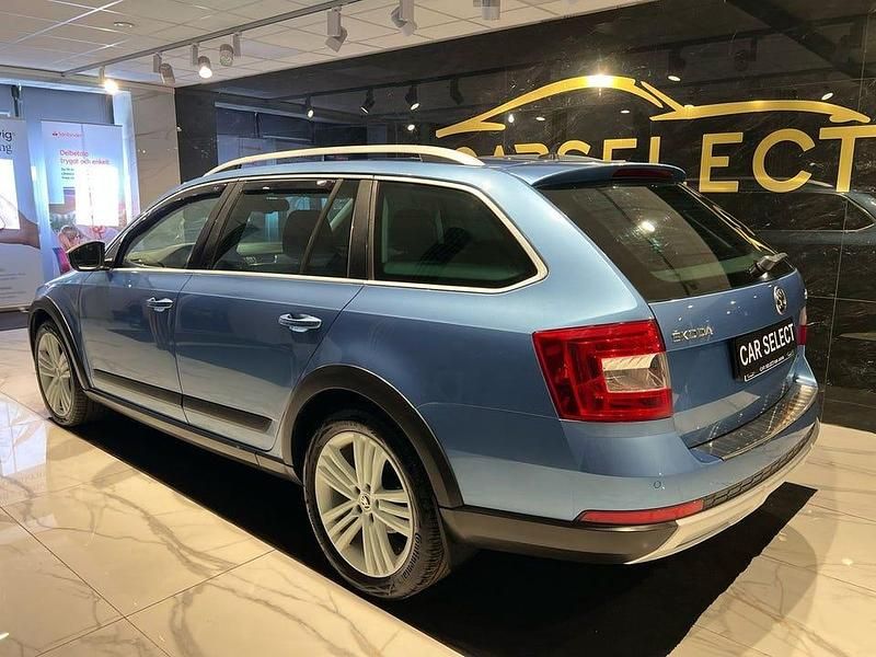Begagnad Skoda Octavia Scout 184 HK (135 kW) 2016 Blå Kombi