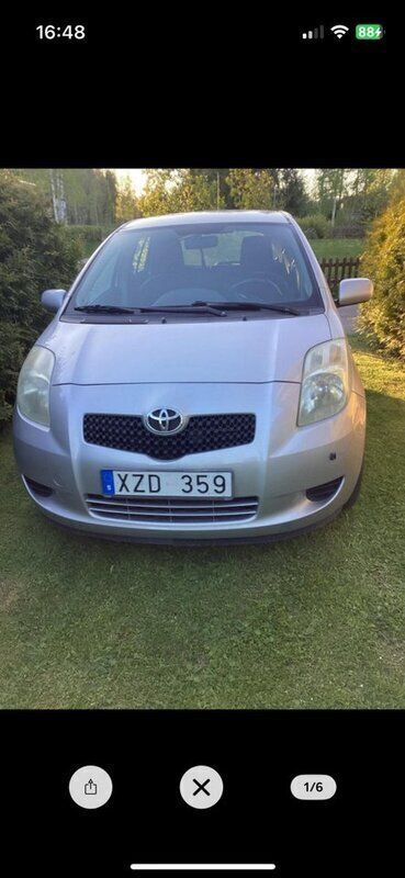 Silver Begagnad 2006 Toyota Yaris Halvkombi | 26 000 kr (Bra pris) - Bild 1/4