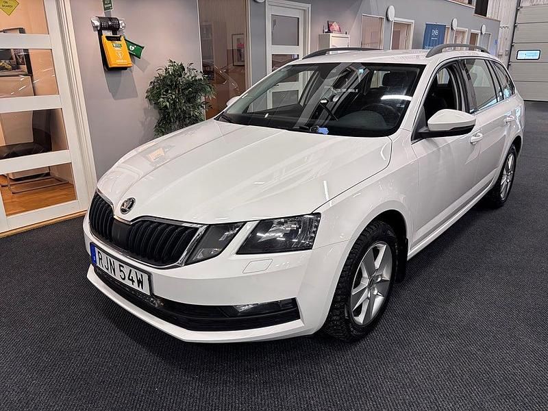 Vit Begagnad 2019 Skoda Octavia Ambition Kombi | 179 000 kr (Dyr) - Bild 1/2