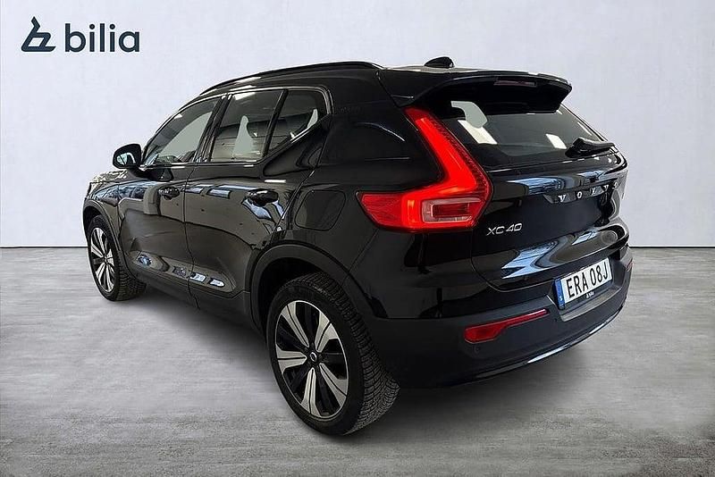 Begagnad Volvo XC40 Plus 175 kW (238 HK) 2022 Svart SUV