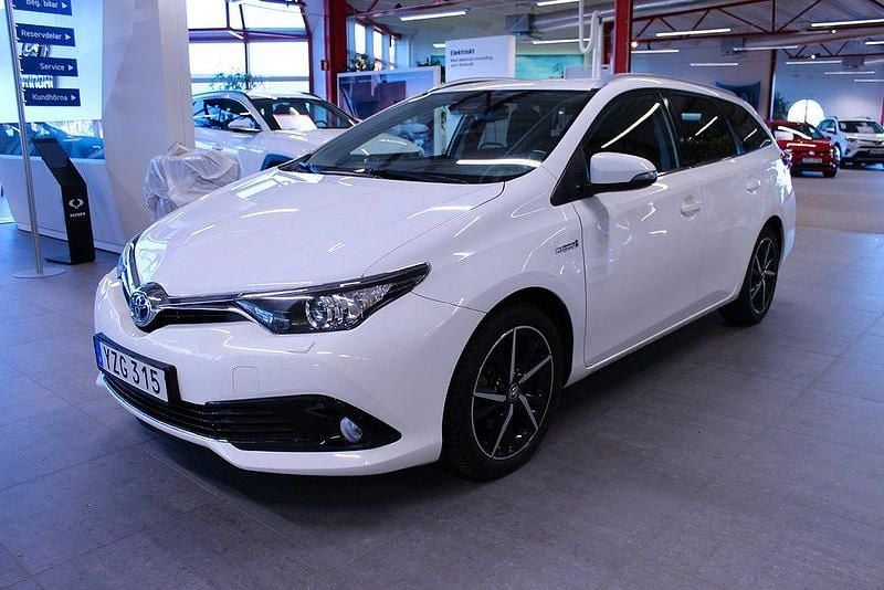 Vit Begagnad 2017 Toyota Auris Touring Sports Comfort Kombi | 159 000 kr (Marknadspris) - Bild 1/4