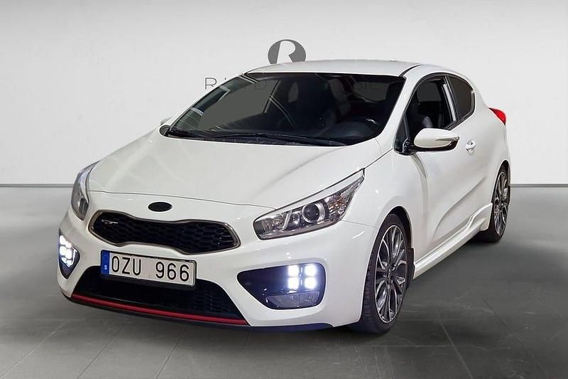 Vit Begagnad 2013 Kia ProCeed GT Halvkombi | 94 900 kr (Marknadspris) - Bild 1/4