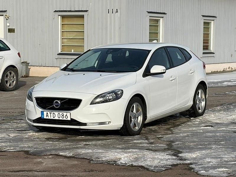Begagnad Volvo V40 Kinetic 122 HK (89 kW) 2016 Vit