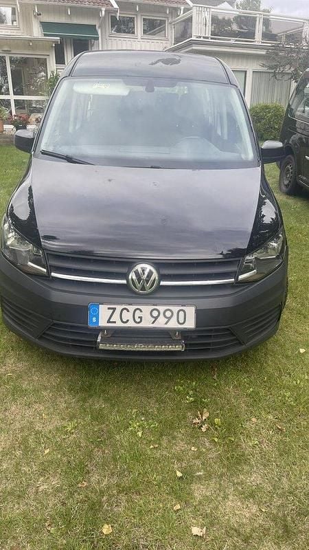 Svart Begagnad 2018 VW Caddy Maxi Life Life Minibuss | 135 000 kr (Bra pris) - Bild 1/4