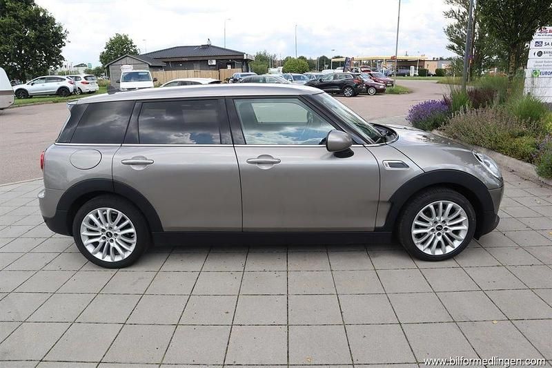 Grå samma som bilen Begagnad 2017 Mini Cooper D Clubman Kombi | 149 900 kr (Marknadspris) - Bild 1/4
