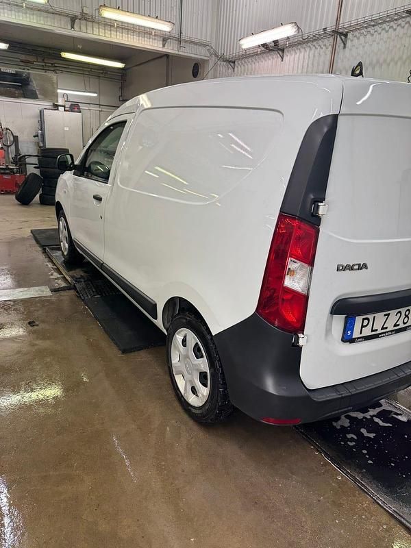 Begagnad 2017 Dacia Dokker Express Van | 65 000 kr (Marknadspris) - Bild 1/4