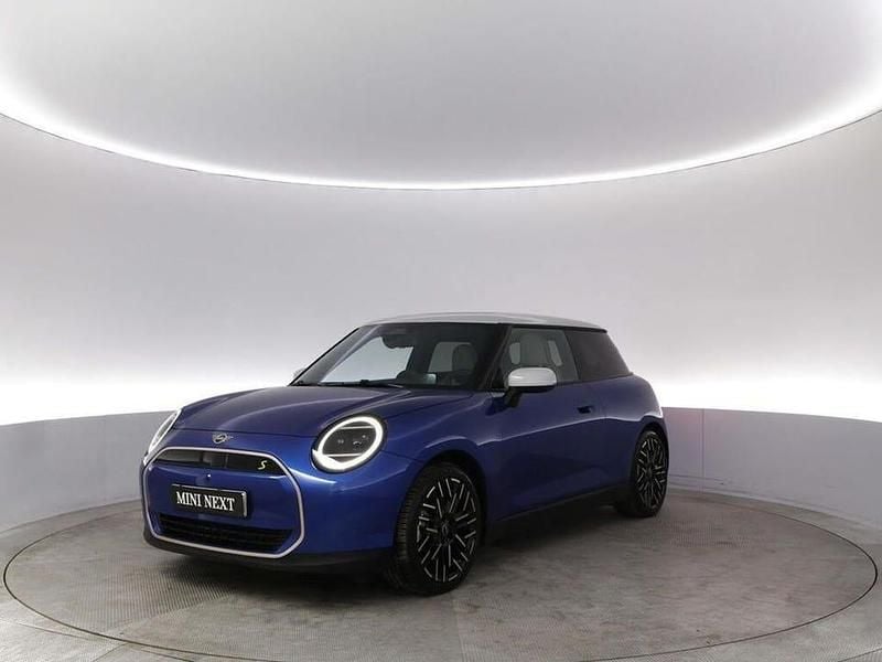 Blå Begagnad 2024 Mini Cooper SE Favoured Halvkombi | 438 900 kr - Bild 1/4