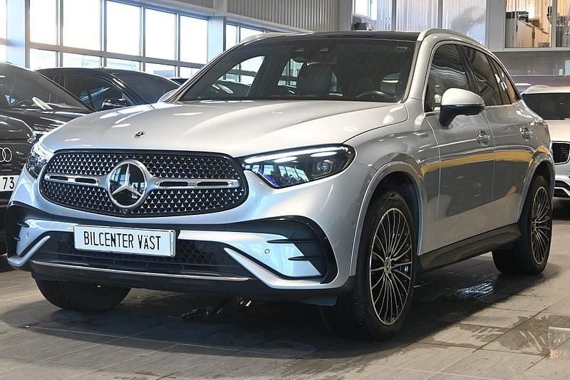 Begagnad Mercedes GLC300e AMG Line Premium Plus 204 HK (150 kW) 2023 Silver SUV