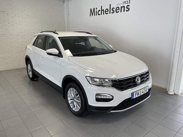 Vit Begagnad 2021 VW T-Roc Style SUV | 199 900 kr (Marknadspris) - Bild 1/4