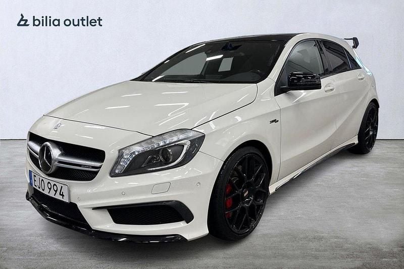 Vit Begagnad 2014 Mercedes A45 AMG AMG Halvkombi | 269 900 kr (Marknadspris) - Bild 1/4