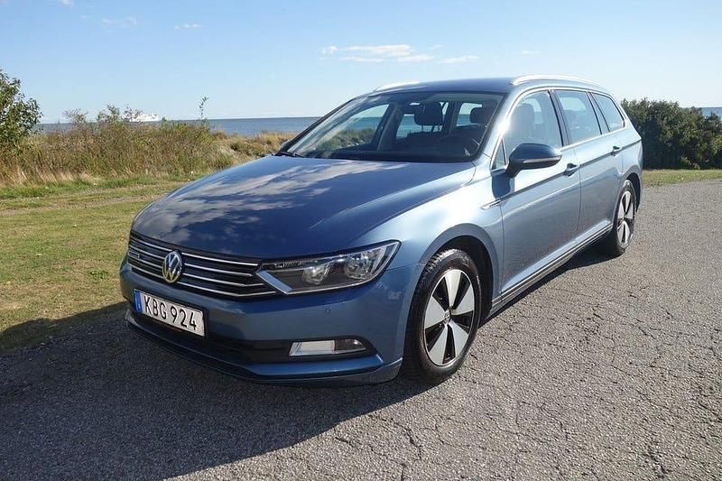 Blå Begagnad 2015 VW Passat Kombi | 119 000 kr (Marknadspris) - Bild 1/4