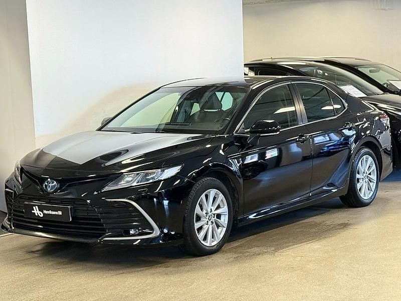Begagnad Toyota Camry Hybrid Executive 218 HK (160 kW) 2022 Svart Sedan