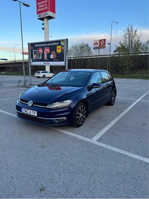 Blå Begagnad 2018 VW Golf VII Halvkombi | 129 900 kr (Bra pris) - Bild 1/4