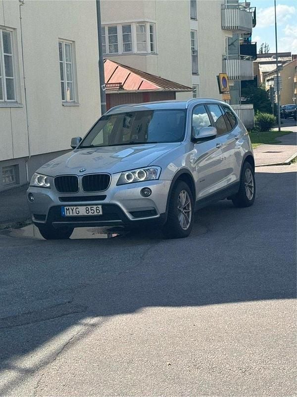 Grå Begagnad 2013 BMW X3 SUV | 115 000 kr (Bra pris) - Bild 1/4