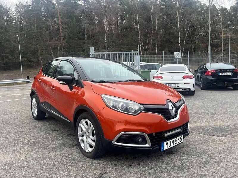 Flerfärgad Begagnad 2014 Renault Captur SUV | 74 900 kr (Marknadspris) - Bild 1/4