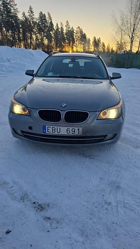 Begagnad 2010 BMW 520 Kombi | 49 000 kr (Superpris) - Bild 1/4