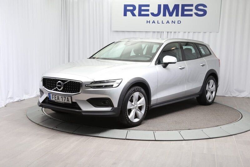 Silver Begagnad 2019 Volvo V60 CC SE Kombi | 319 500 kr (Marknadspris) - Bild 1/4